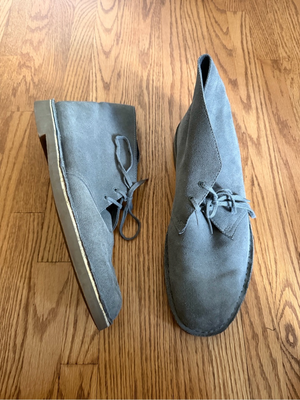 Clarks Men's Gray Suede Chukka Boots